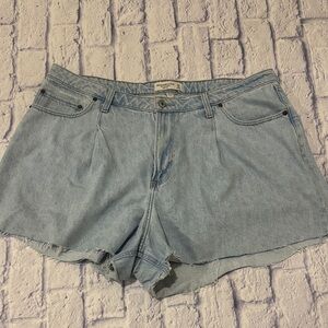 Abercrombie & Fitch The Loose High Rise Pleated Shorts  Size 34/18. Light blue